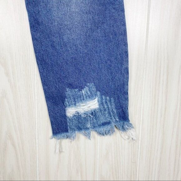 Cello | High Rise Distressed Straight Leg Jean Size 9 - Picture 3 of 8